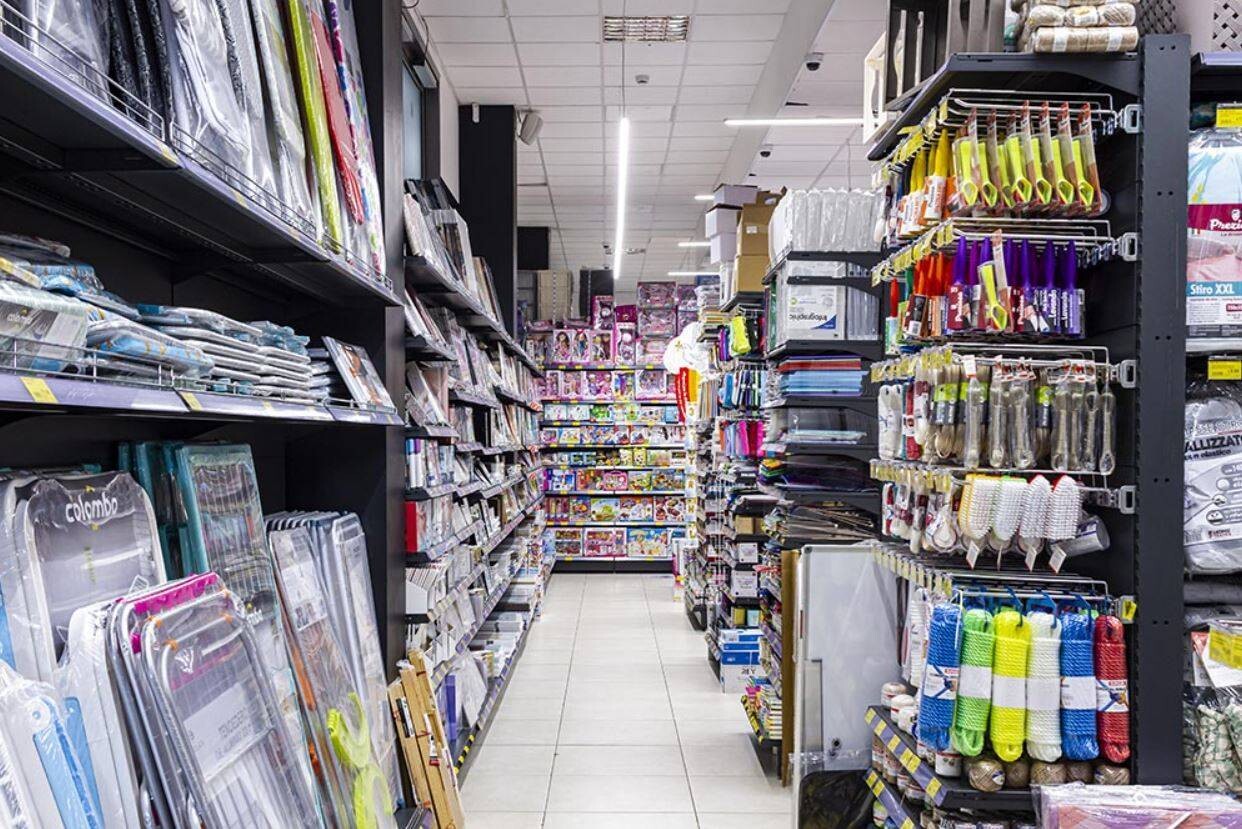 Vendita Negozio a reddito Rho 1.700 mq– rif. 19405