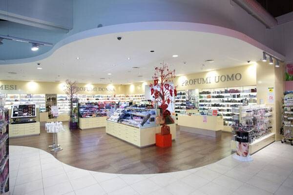 Vendita Negozio a reddito Milano 370 mq– rif. 19434