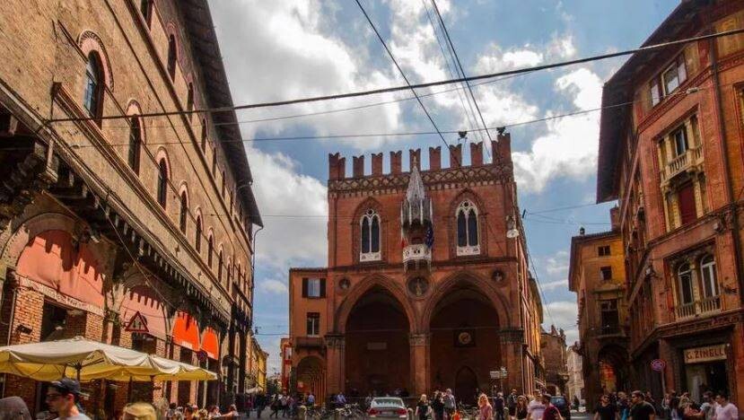 Negozio in Vendita a Bologna di 520 mq mq