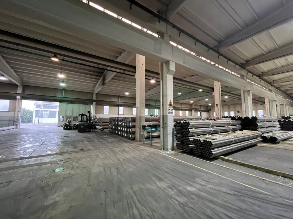 Capannone Produttivo in locazione a Abbiategrasso di 7.500 mq mq