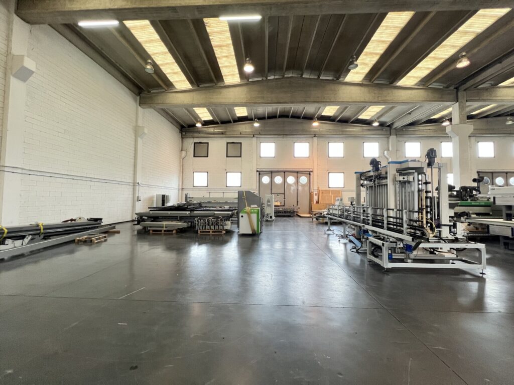 Capannone Produttivo in locazione a Vergiate di 2.500 mq mq