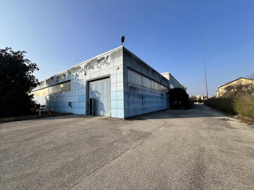 Capannone Produttivo in Vendita a Cuggiono di 4.000 mq mq