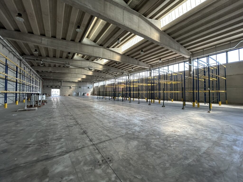 4.500 sq m production warehouse for sale in Melegnano
