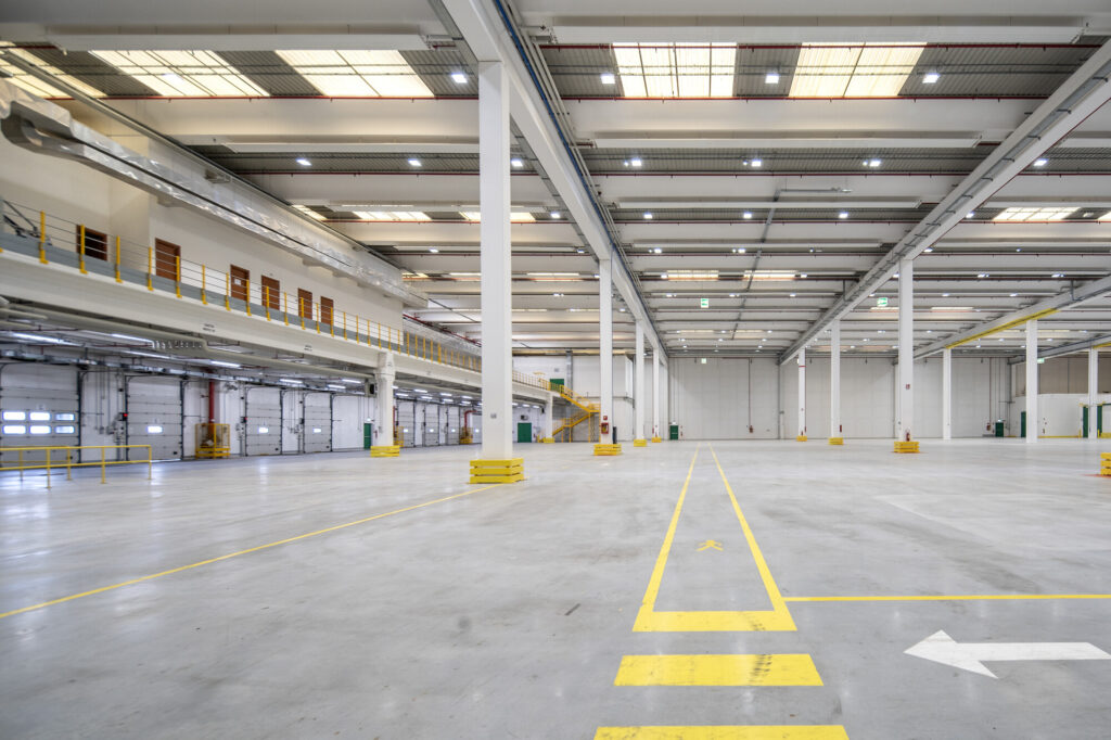 Capannone Logistico in locazione a Carisio di 8.534 mq mq
