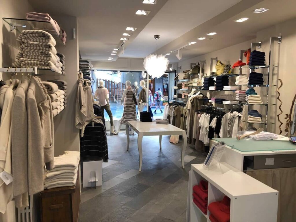 Negozio in Vendita a Milano di 330 mq mq