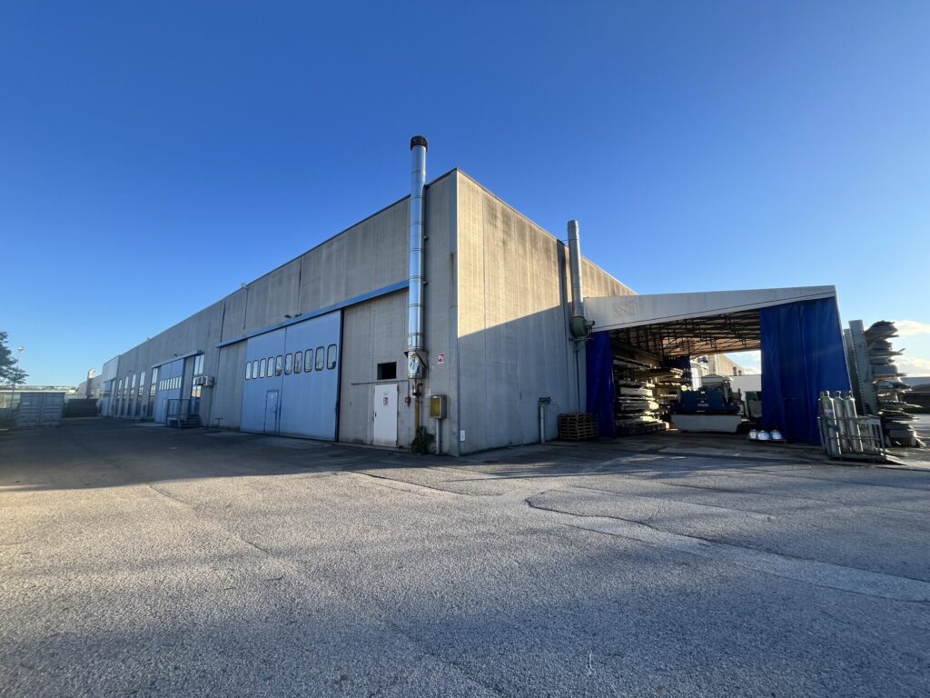Capannone Produttivo in Vendita a Fano di 6.340 mq mq