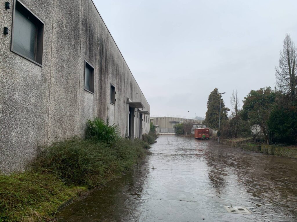 3.000 sq m production warehouse for sale in Lonate Pozzolo