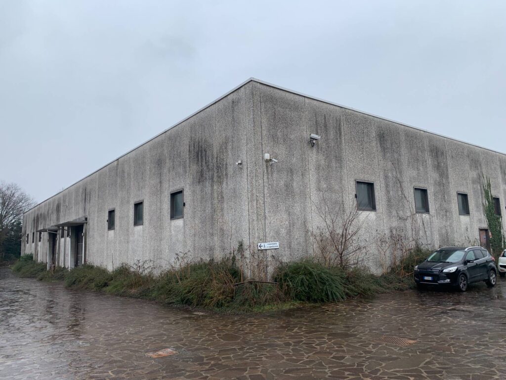 3.000 sq m production warehouse for sale in Lonate Pozzolo